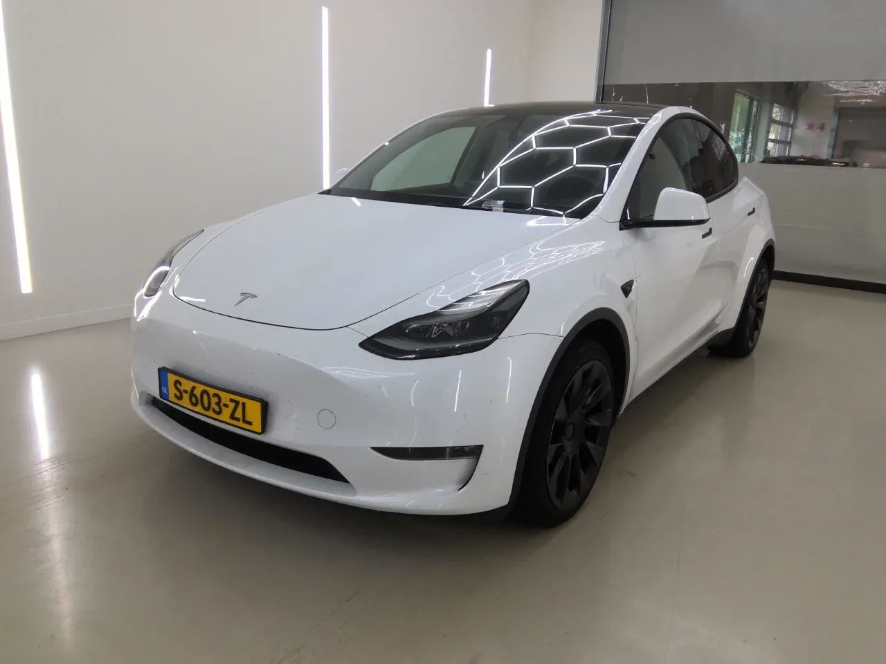 Tesla Model Y (2023) — foto 1