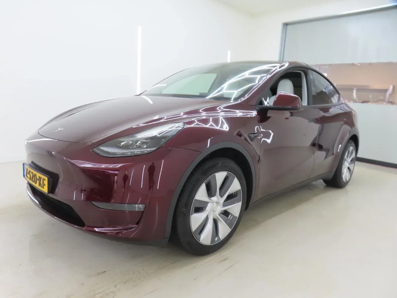 Tesla Model Y (2024) — foto 1