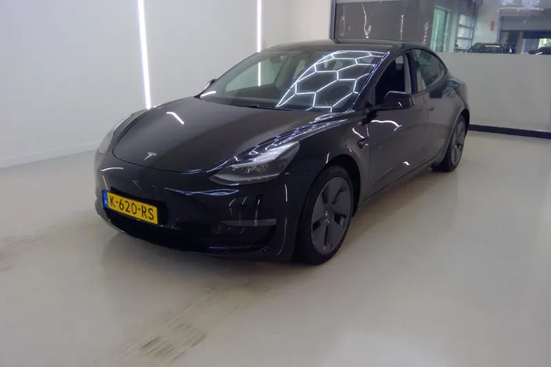 Tesla Model 3 (2021)