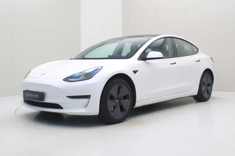 Tesla Model 3 (2023)