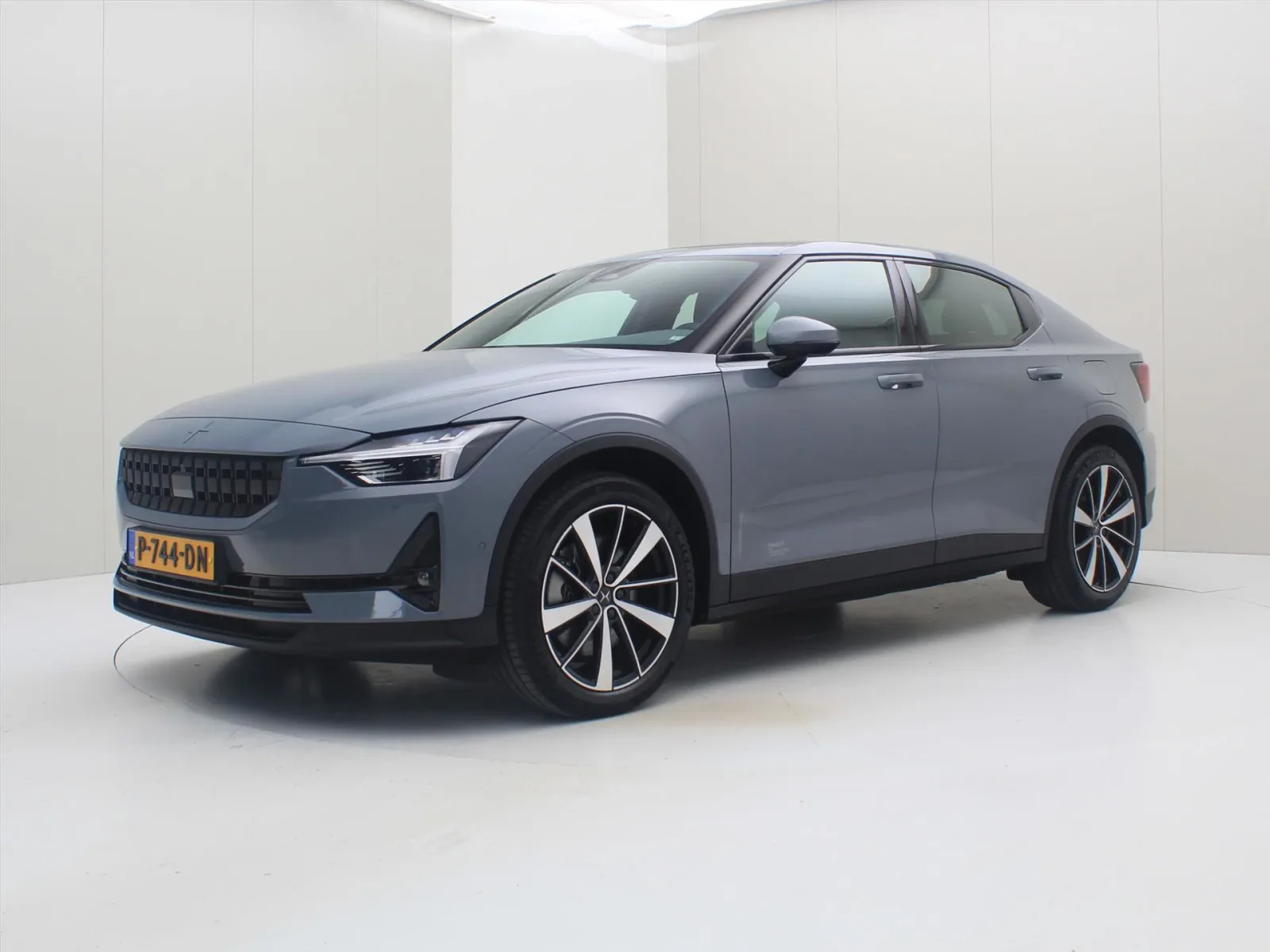 Polestar 2 (2022) — foto 1