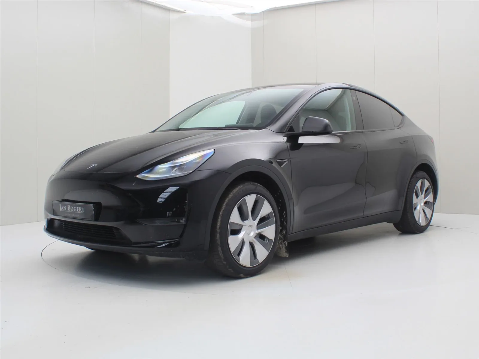 Tesla Model Y (2023) — foto 1