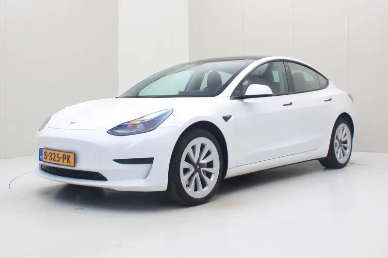 Tesla Model 3 (2023)