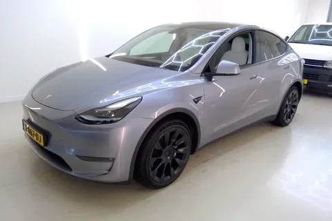 Tesla Model Y (2023) — foto 1