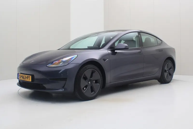 Tesla Model 3 (2023)