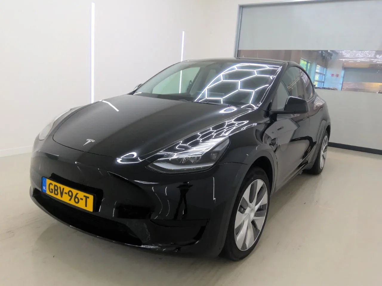 Tesla Model Y (2024) — foto 1