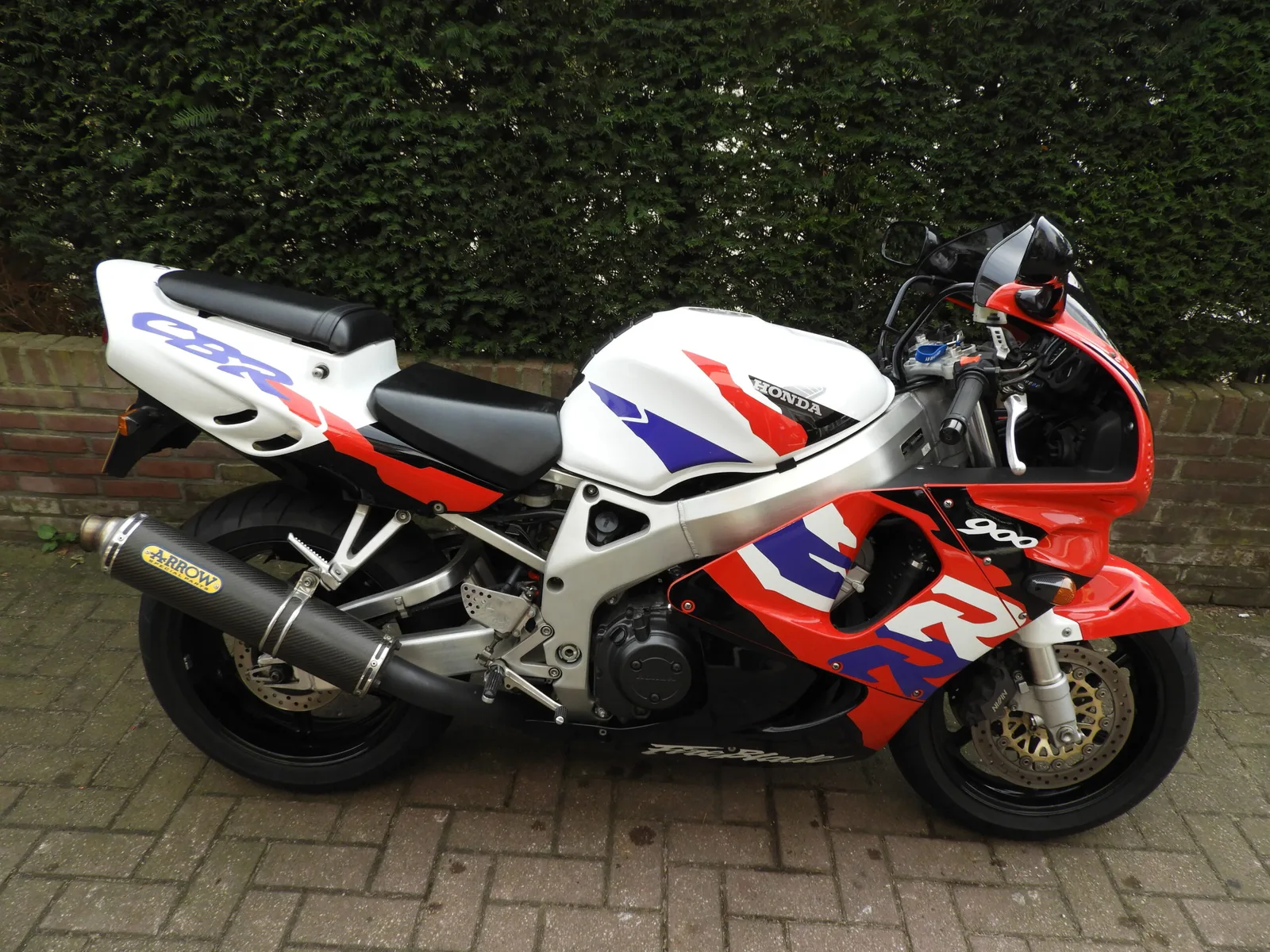 Honda CBR 900 RR Fireblade (1997) — foto 1