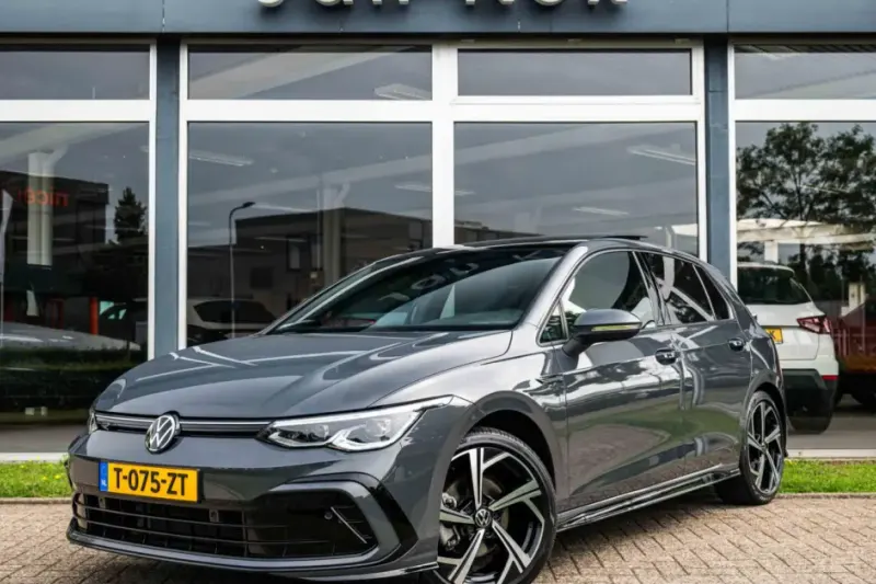 Volkswagen Golf (2023)