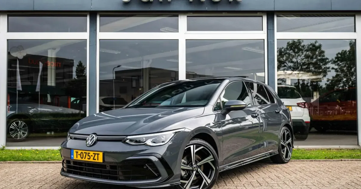Volkswagen Golf (2023) — foto 1