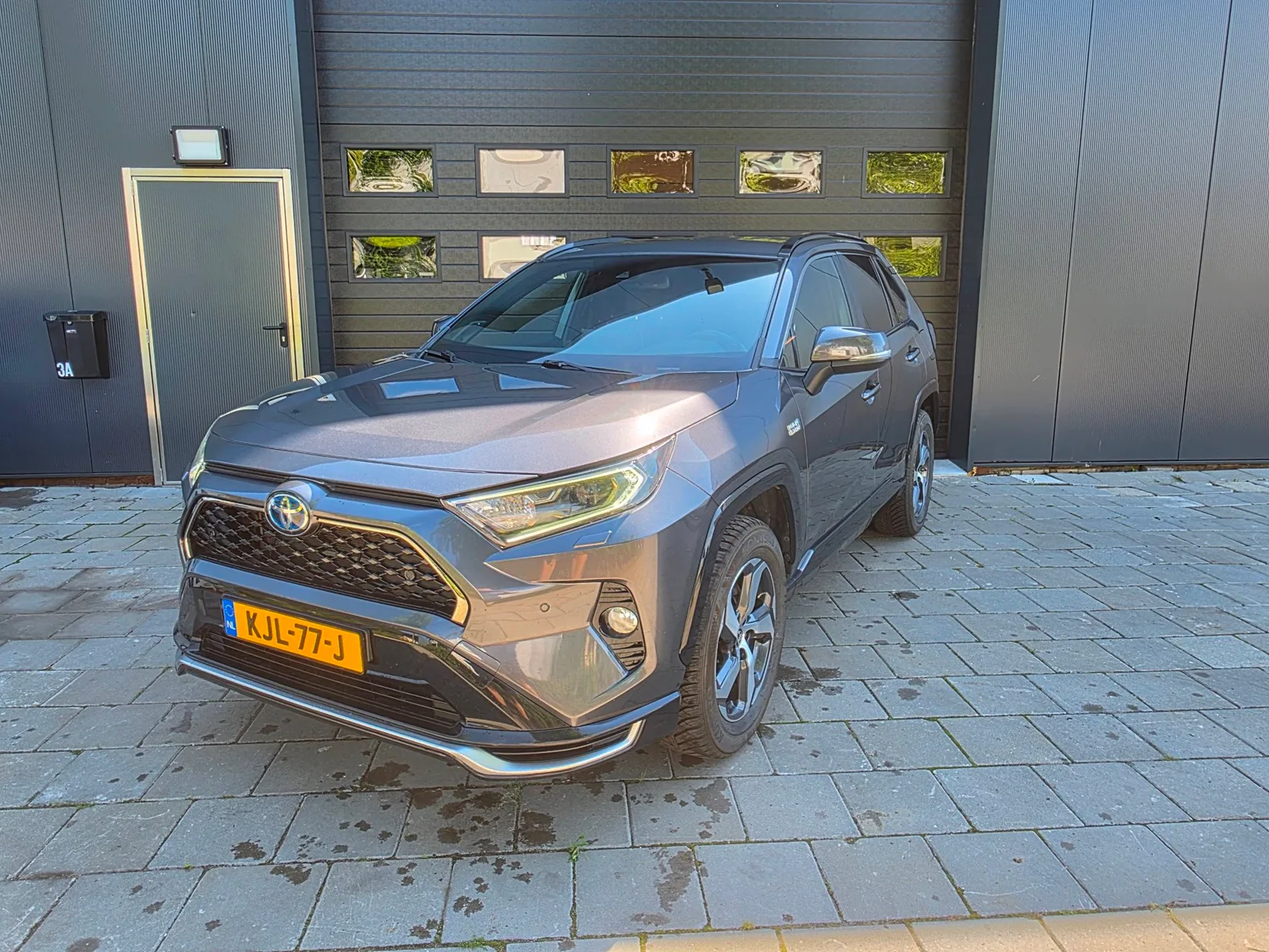 Toyota RAV4 (2021) — foto 1