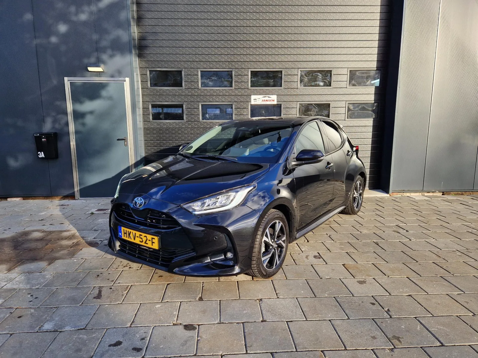 Toyota Yaris (2024) — foto 1