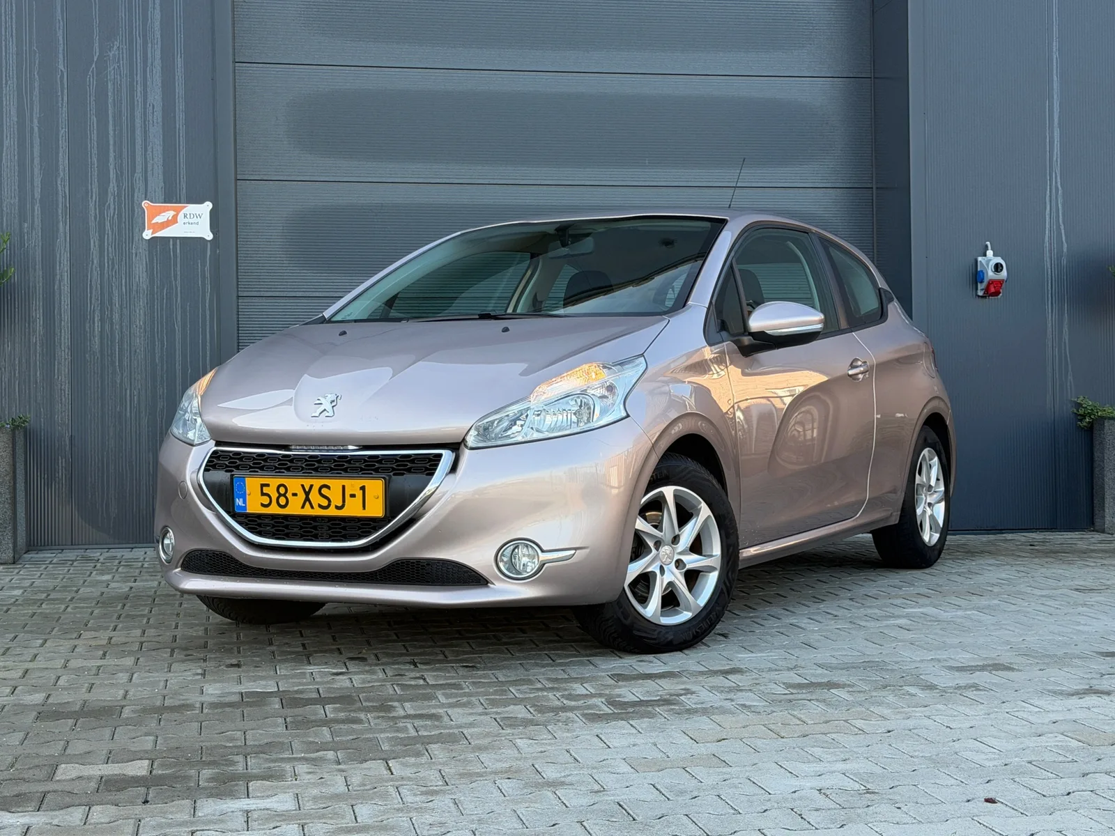 Peugeot 208 (2012) — foto 1