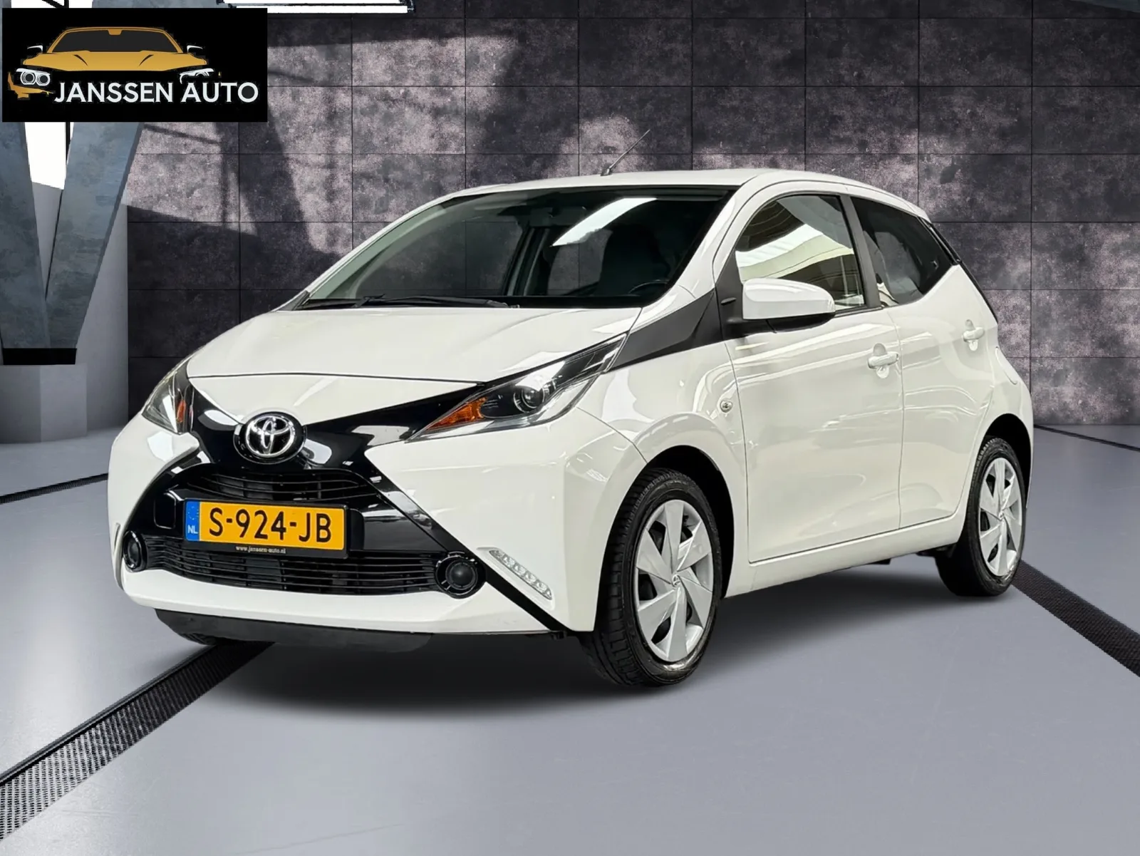 Toyota Aygo (2015) — foto 1