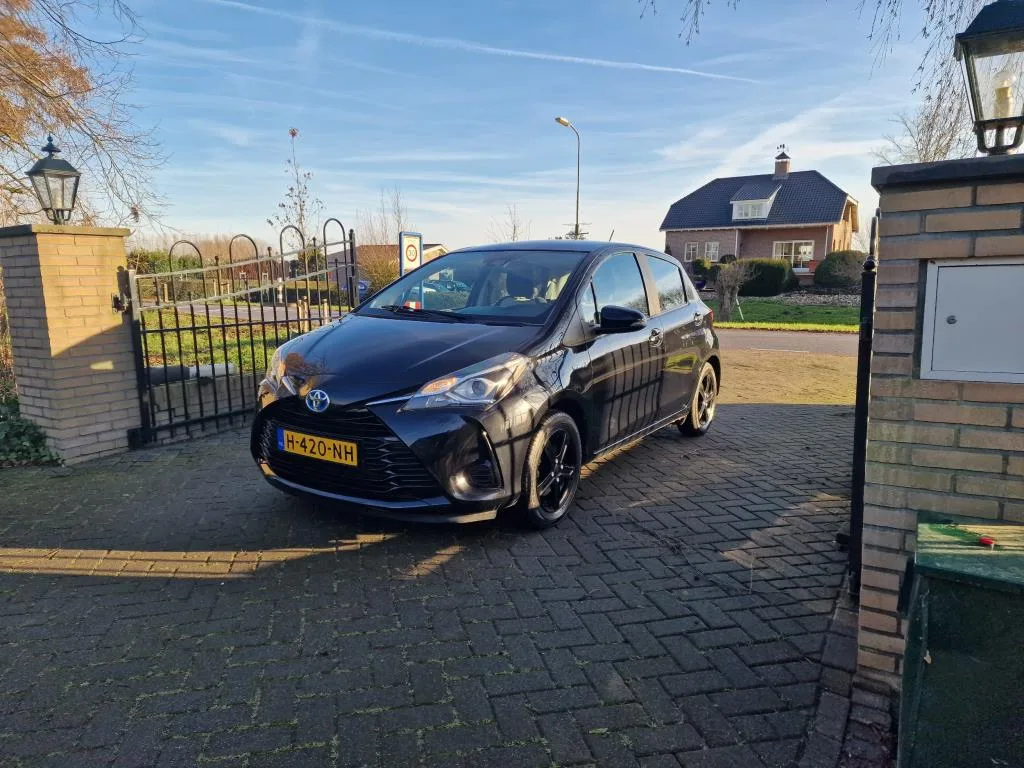 Toyota Yaris (2018) — foto 1