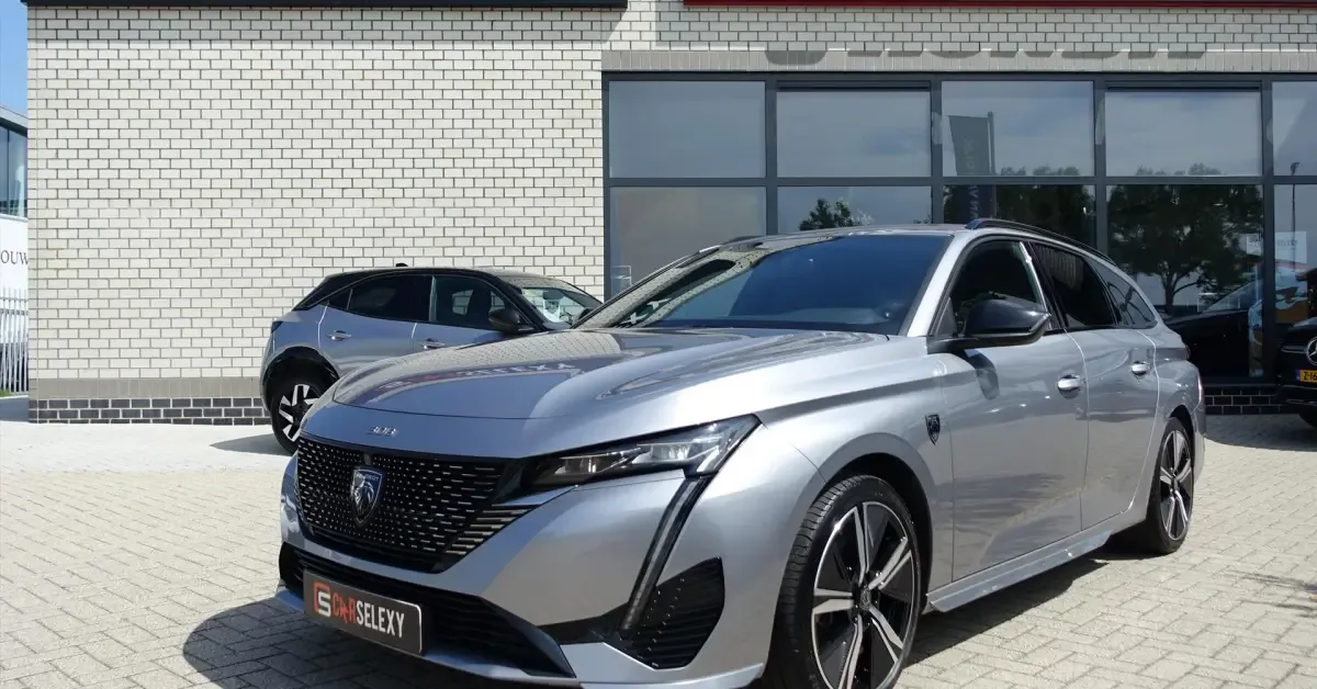 Peugeot 308 (2024) — foto 1