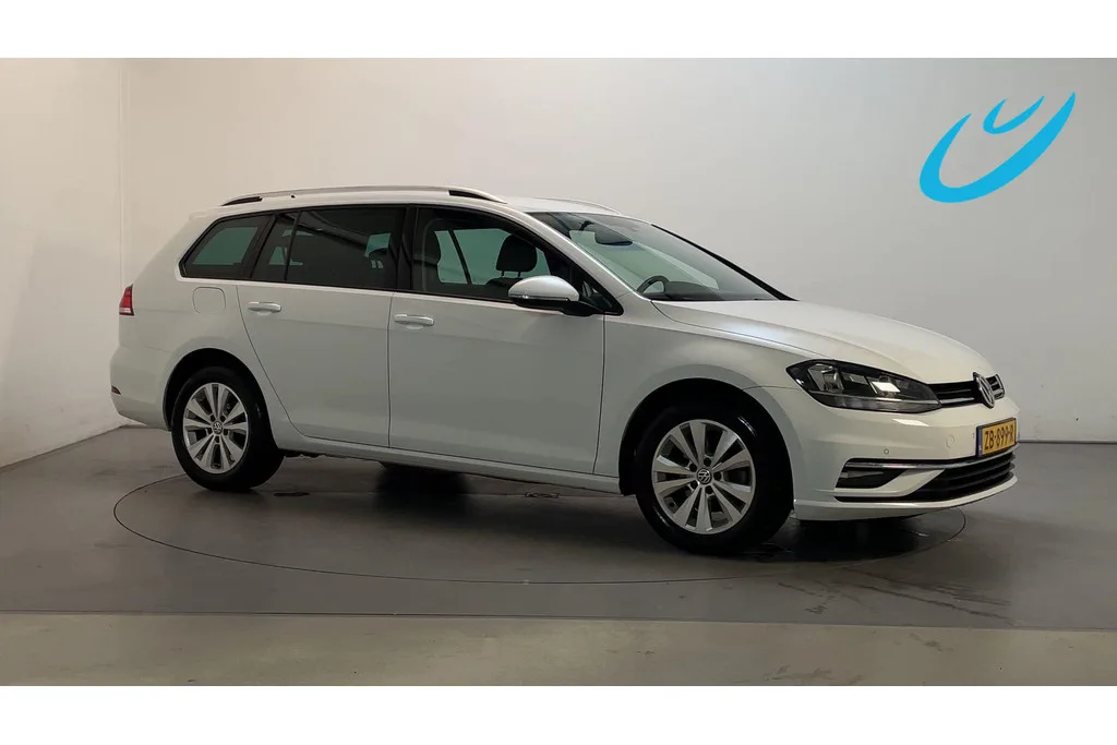 Volkswagen Golf (2019) — foto 1