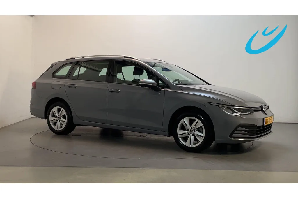Volkswagen Golf (2022) — foto 1