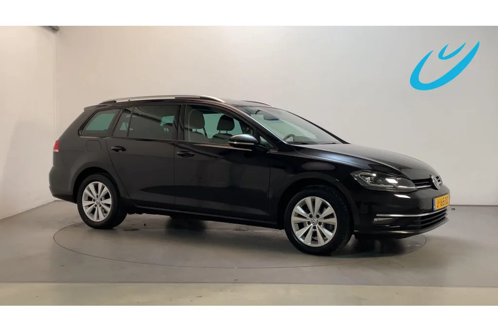 Volkswagen Golf (2020) — foto 1