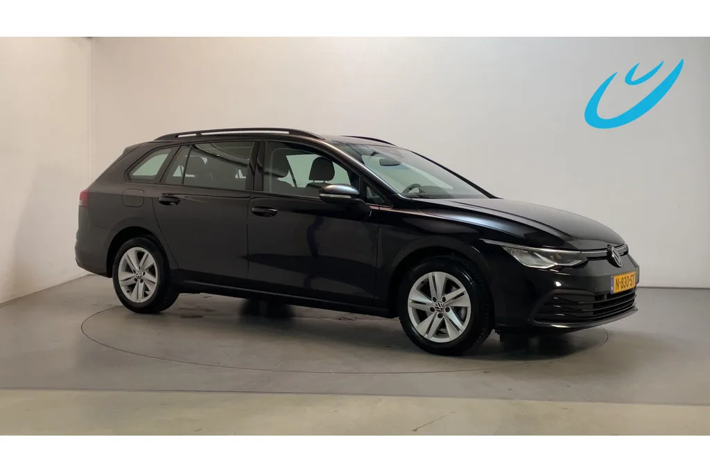 Volkswagen Golf (2022) — foto 1