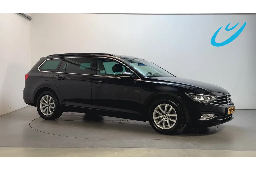 Volkswagen Passat (2021) — foto 1