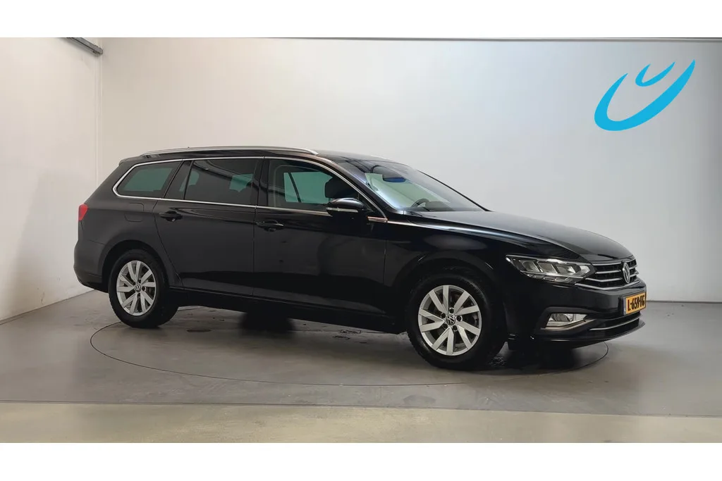 Volkswagen Passat (2021) — foto 1