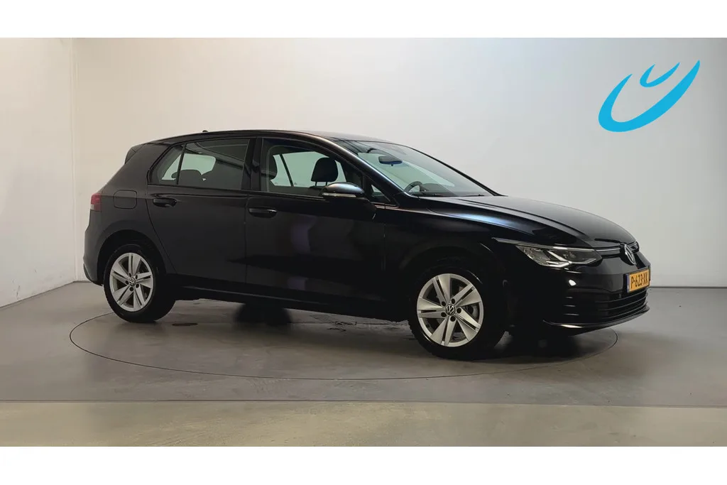 Volkswagen Golf (2022) — foto 1