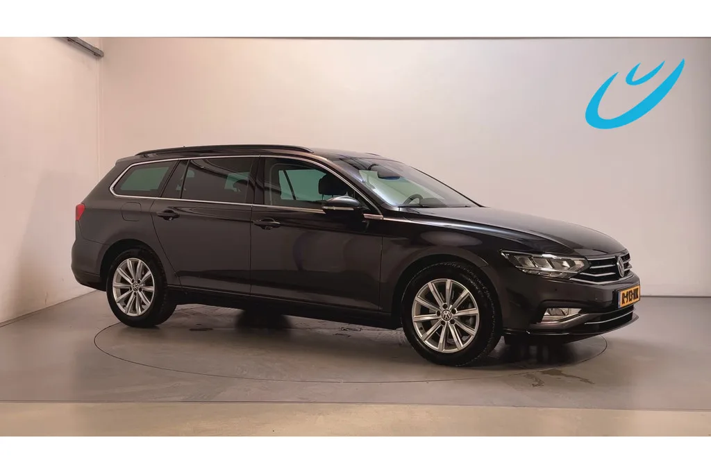 Volkswagen Passat (2022) — foto 1