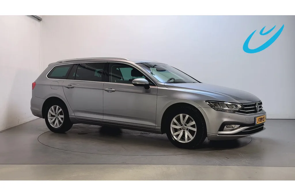 Volkswagen Passat (2020) — foto 1