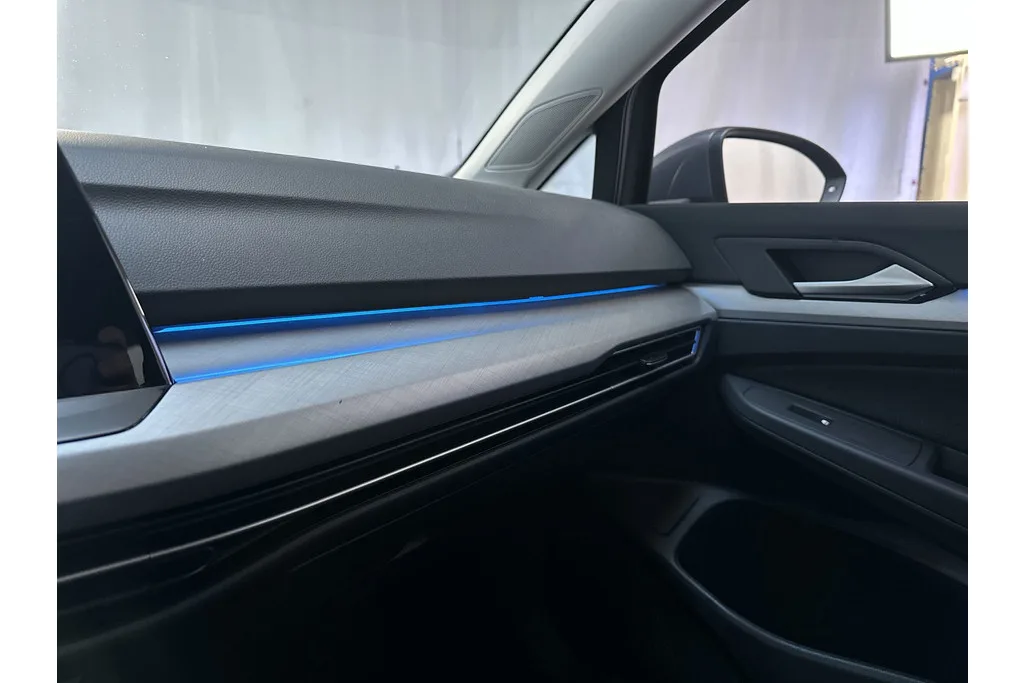 Volkswagen Golf (2023) — foto 1