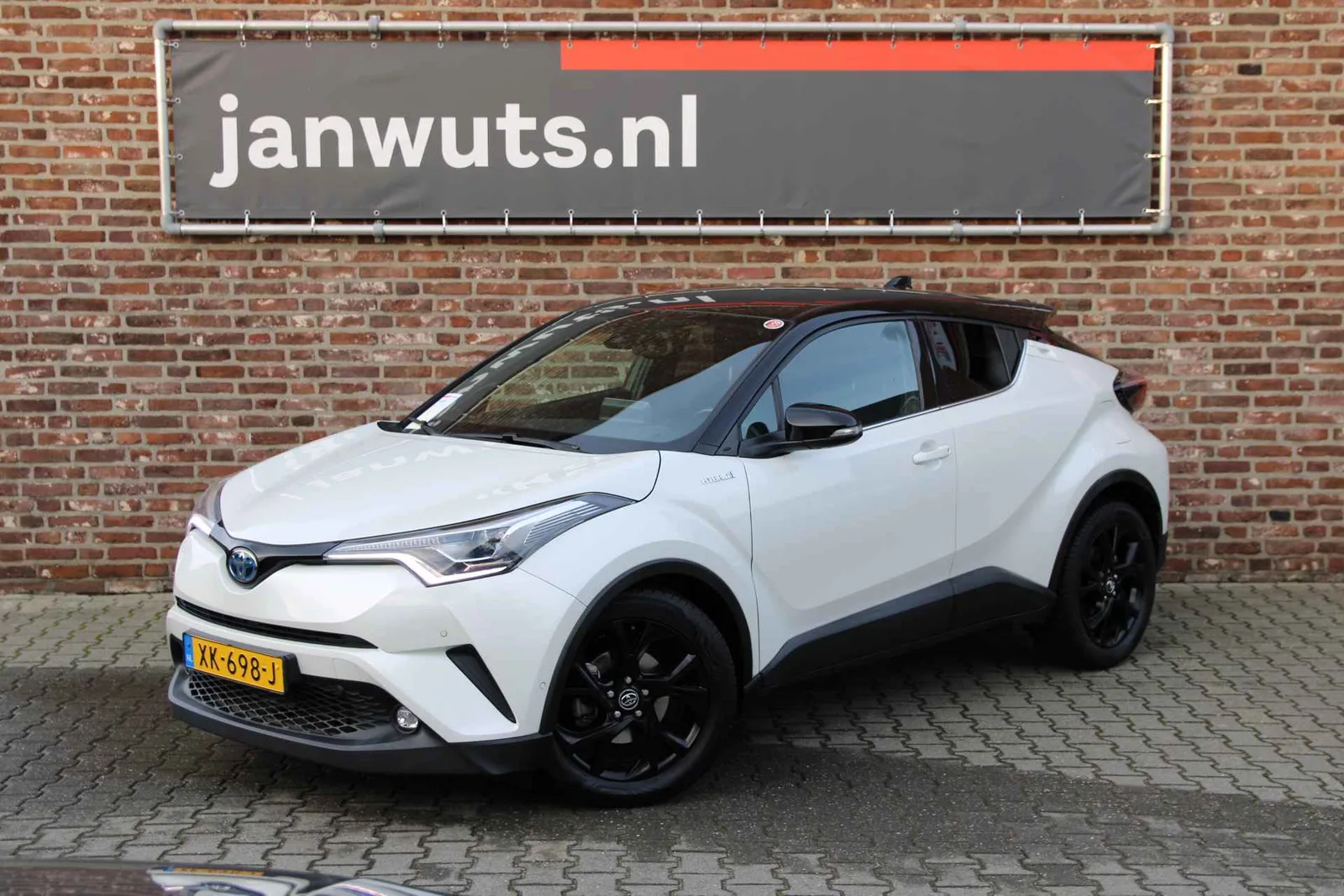Toyota C-HR (2019) — foto 1