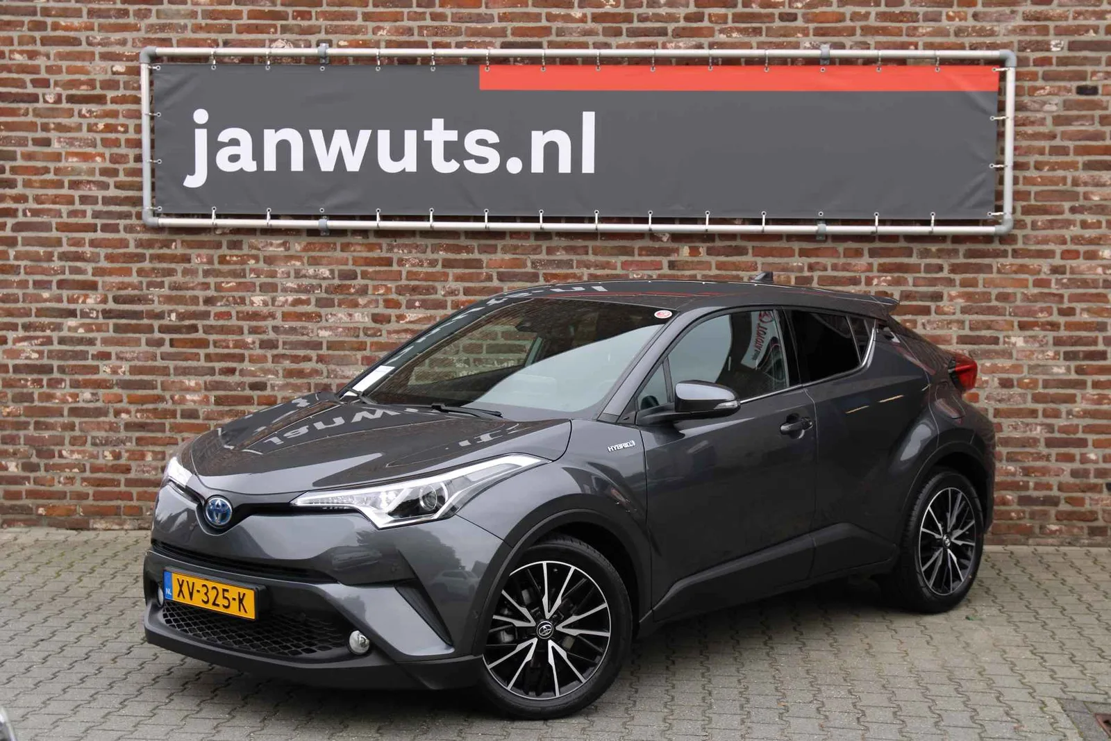 Toyota C-HR (2018) — foto 1