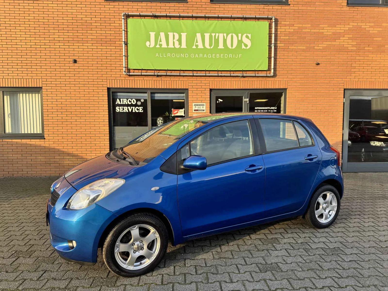 Toyota Yaris (2008) — foto 1