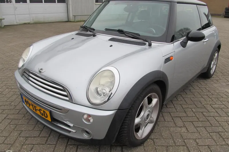 MINI Cooper (2006)