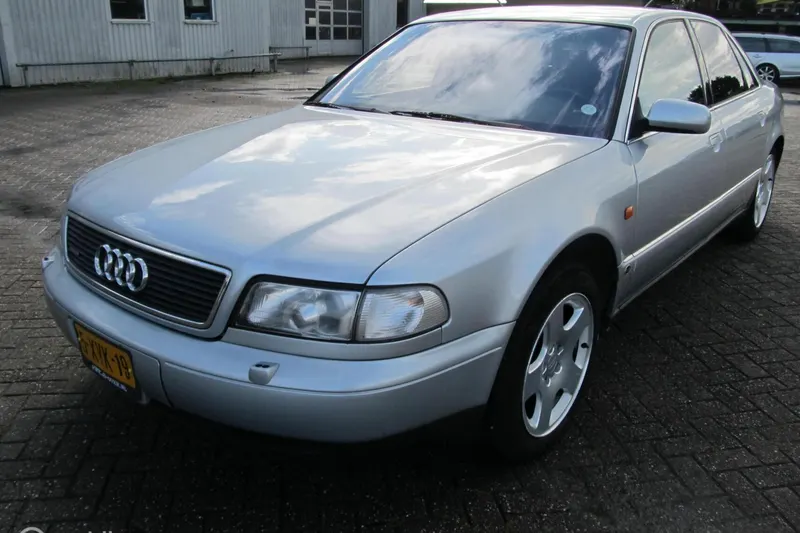 Audi A8 (1998)
