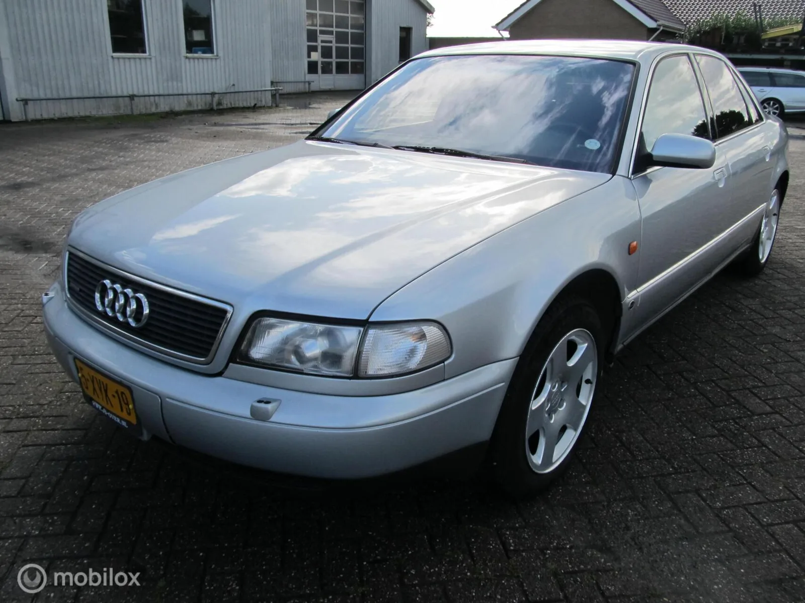 Audi A8 (1998) — foto 1