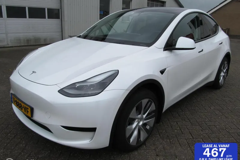 Tesla Model Y (2023)