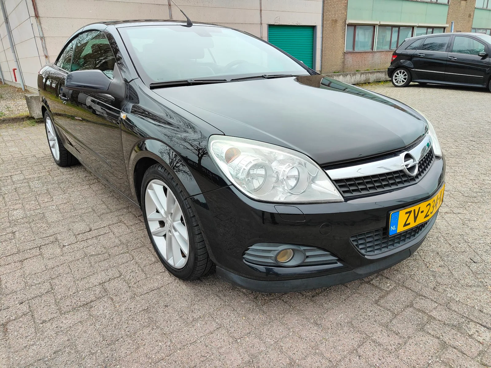 Opel Astra Twin Top (2009) — foto 1