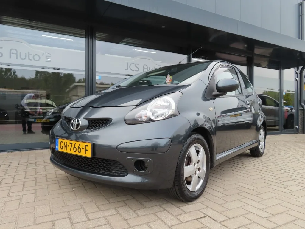 Toyota Aygo (2006) — foto 1