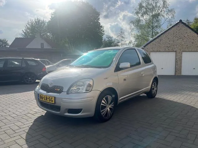 Toyota Yaris (2003) — foto 1