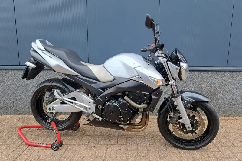 Suzuki GSR600 (2013)