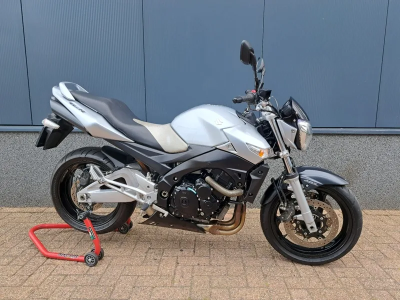 Suzuki GSR600 (2013) — foto 1