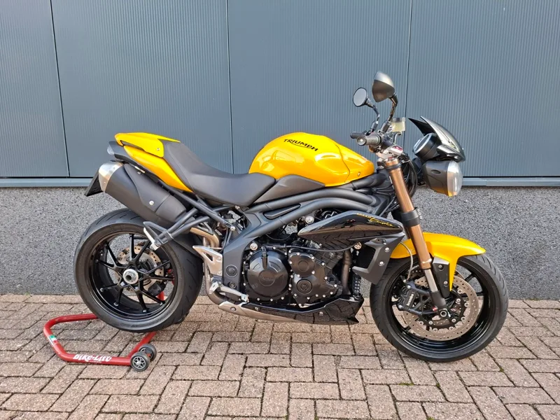 Triumph Speed Triple 94 (2016) — foto 1