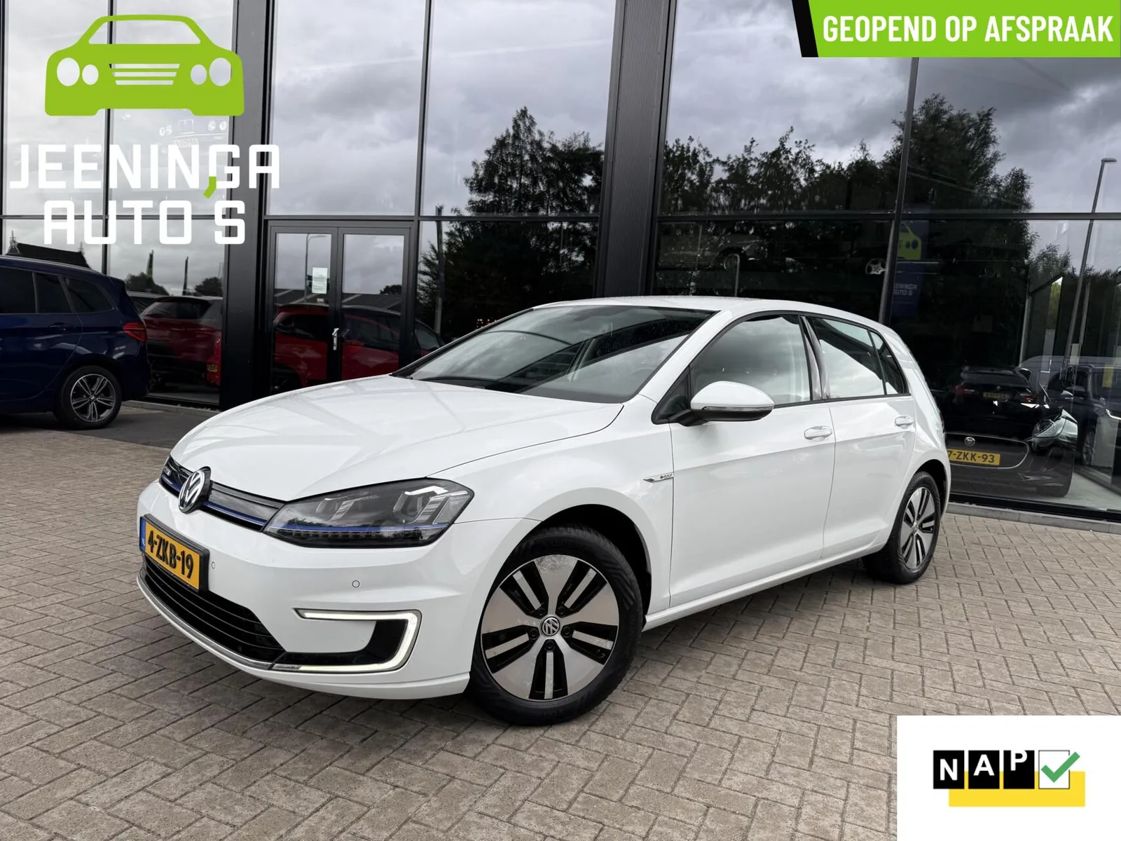 Volkswagen e-Golf (2015) — foto 1
