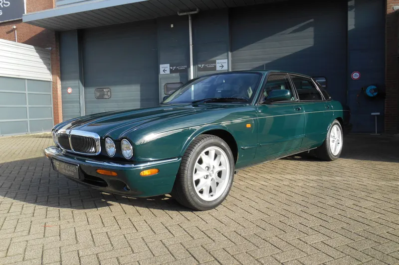 Jaguar XJ (1998)