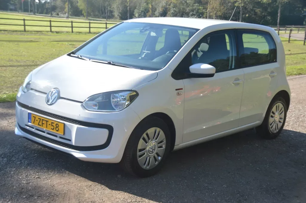 Volkswagen Up! (2015) — foto 1