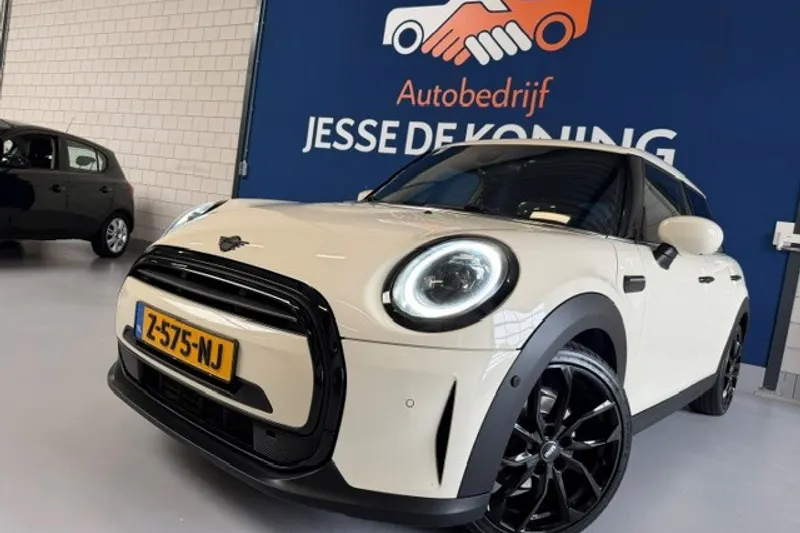 MINI One (2021)