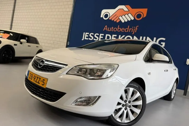Opel Astra (2011)