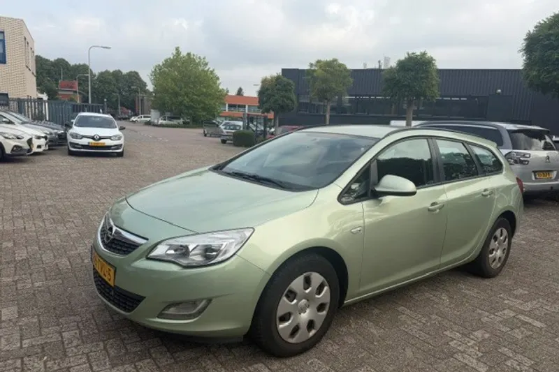 Opel Astra Sports Tourer (2012)