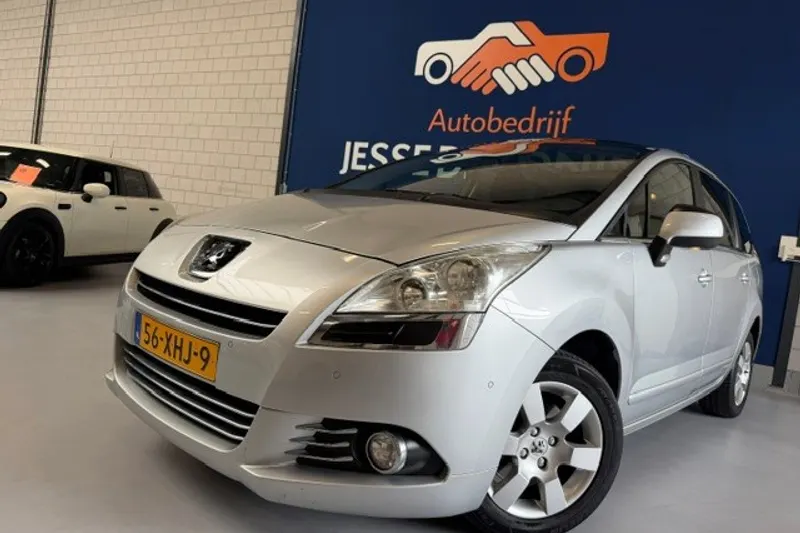 Peugeot 5008 (2012)