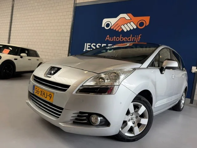 Peugeot 5008 (2012) — foto 1